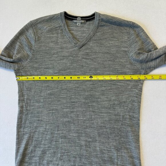 Smartwool Mens 100% Merino Wool V-Neck Sweater Repaired HOLES Base Layer Camp - Picture 8 of 12